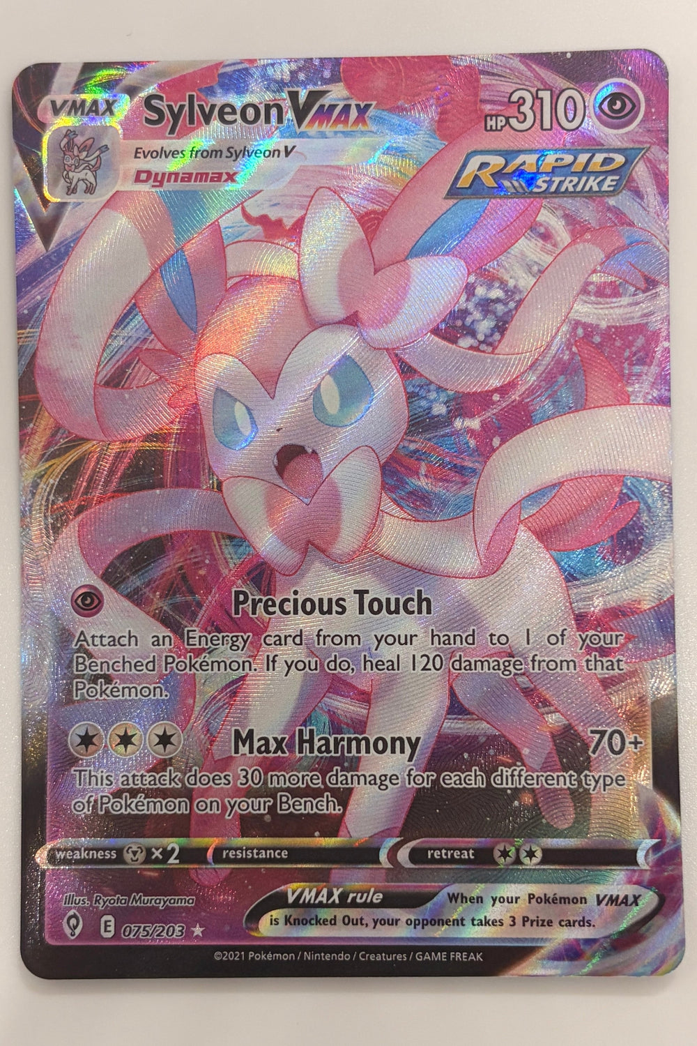 075/203 Sylveon VMAX - Rare Holo VMAX