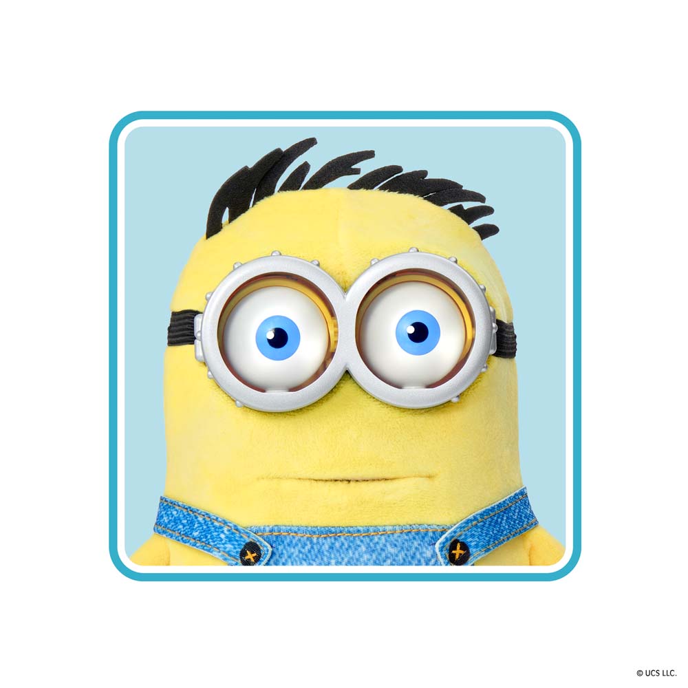 Minions & Monsters Palm Puppetronic Henry close-up with eyes open