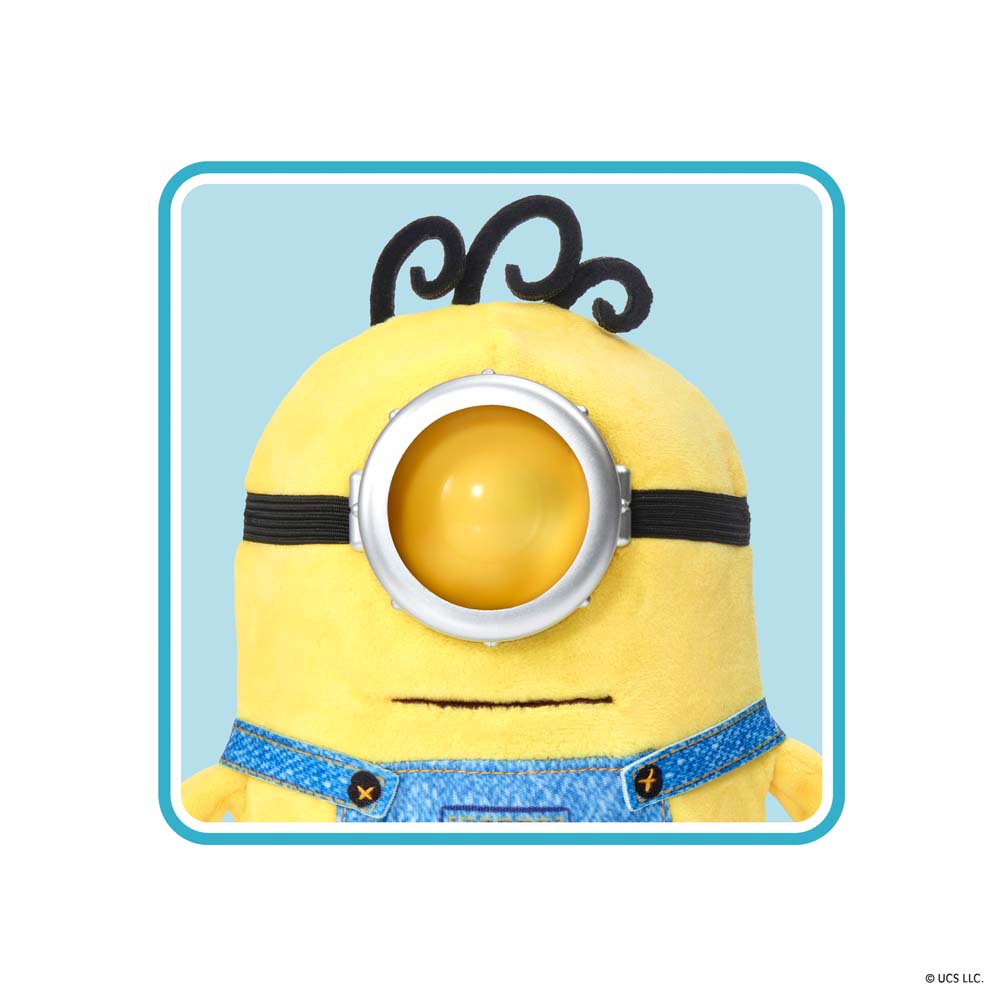 Minions & Monsters Palm Puppetronic James close-up with eyes closed, blinking eyes feature