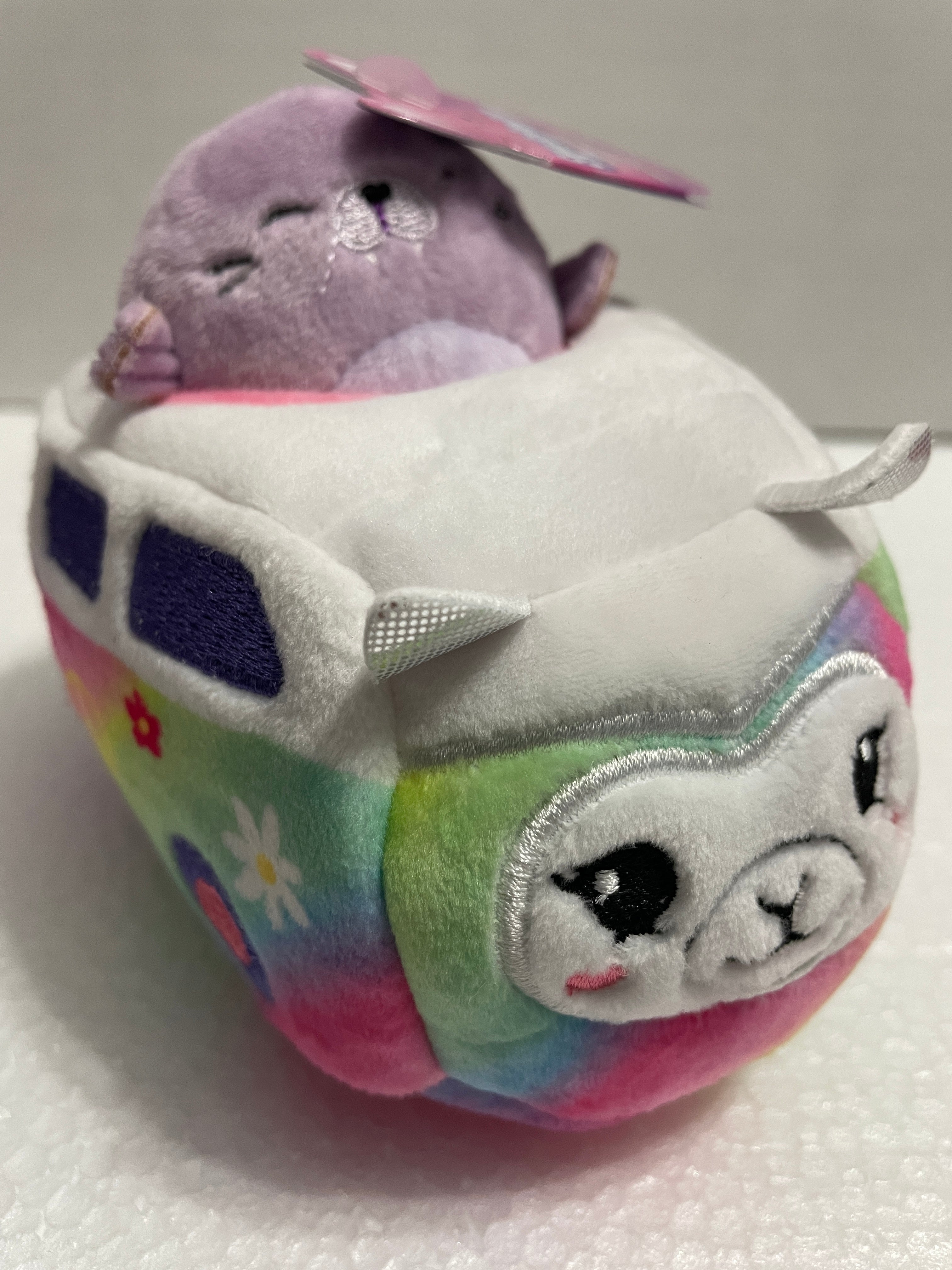 SQUISHMALLOWS SQUISHVILLE - Mini Plush (In Vehicle)(Asst) W2 - Collectible Madness