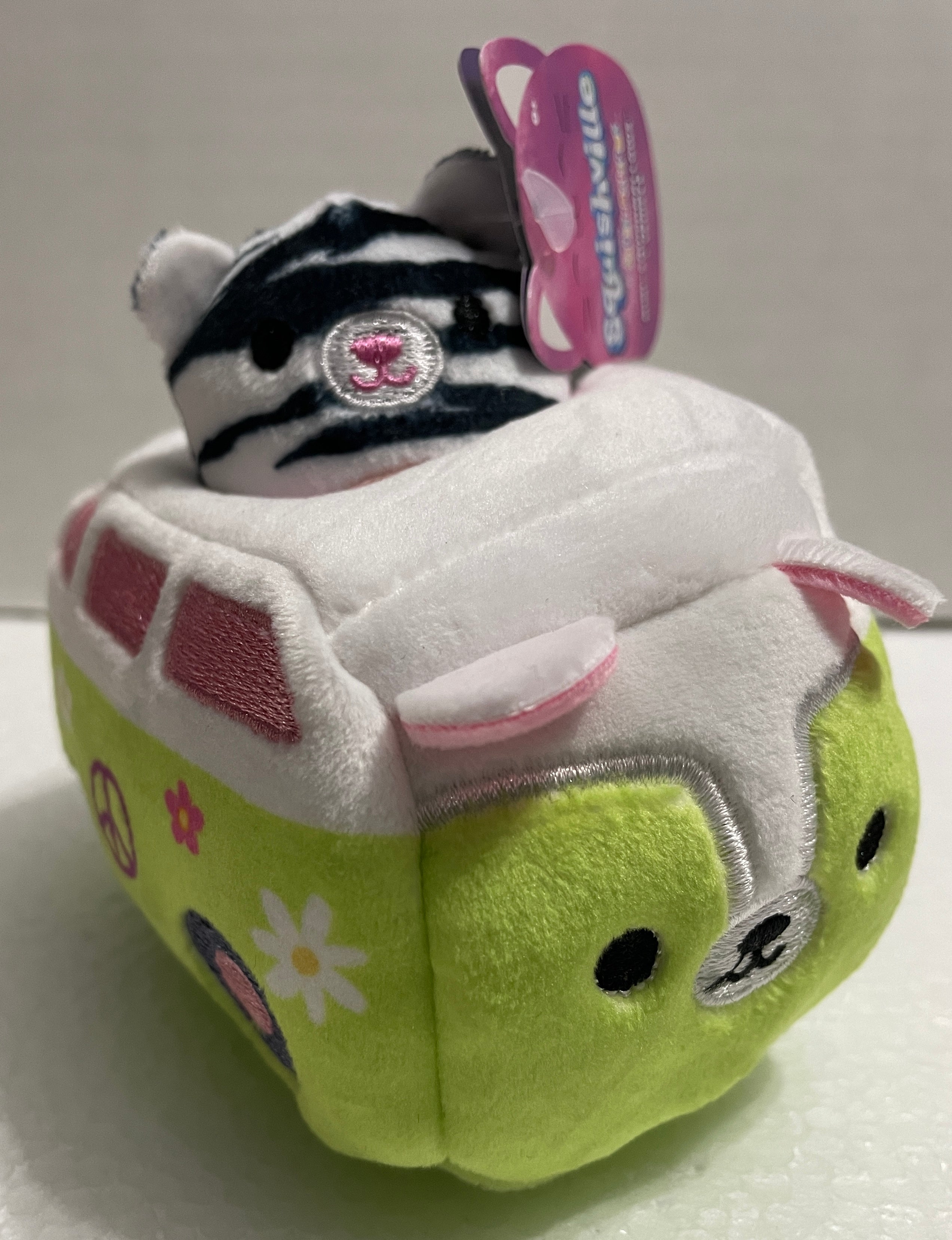 SQUISHMALLOWS SQUISHVILLE - Mini Plush (In Vehicle)(Asst) W2 - Collectible Madness
