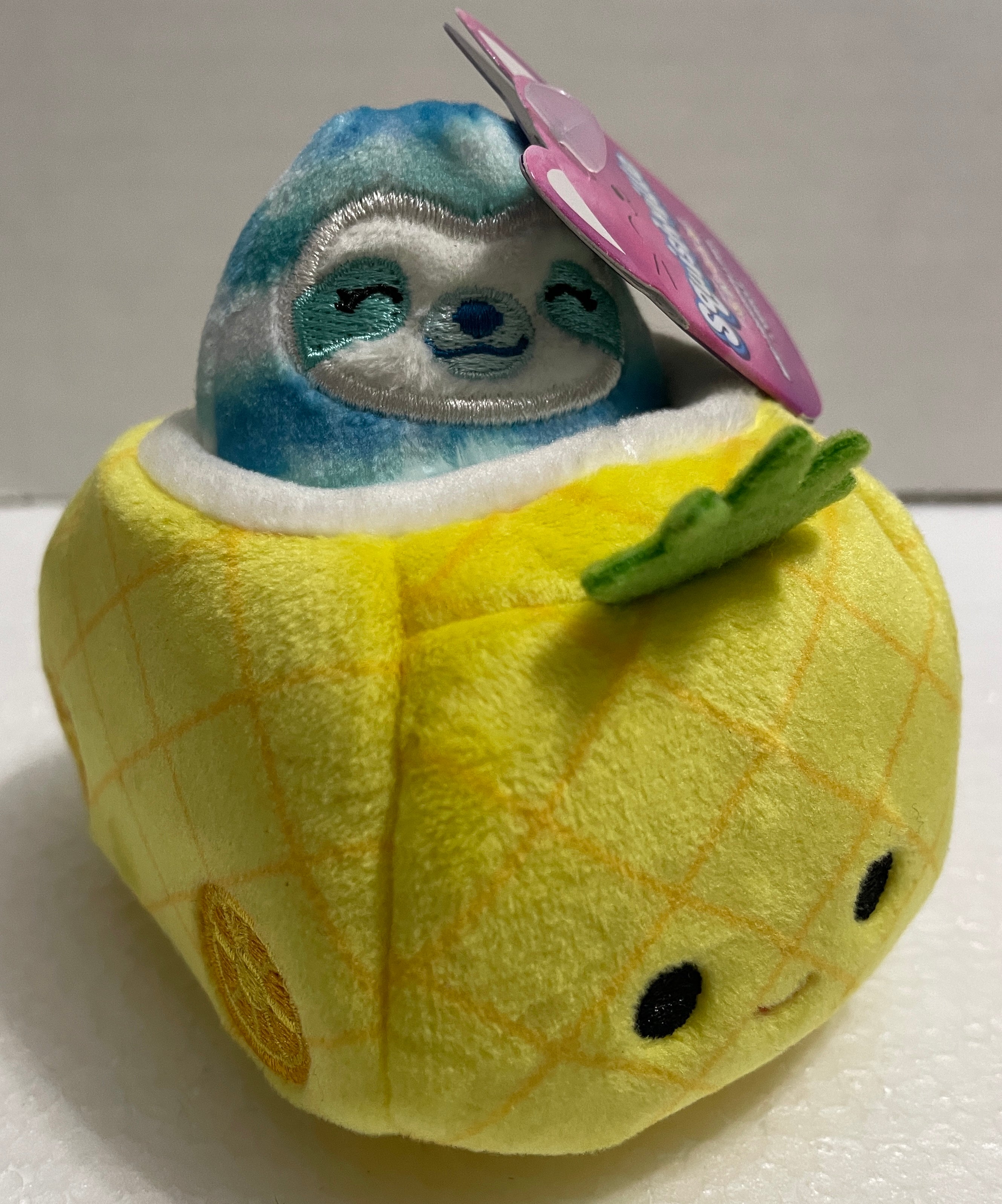 SQUISHMALLOWS SQUISHVILLE - Mini Plush (In Vehicle)(Asst) W2 - Collectible Madness